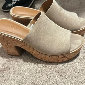 Target women’s heeled clogs, size 8